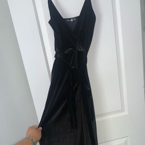 BLACK VELEVET DRESS WITH SLIT